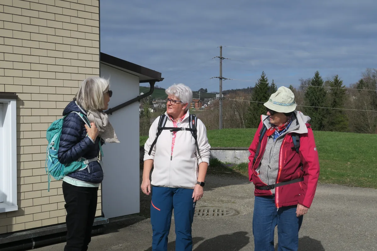 Die Seniorenwandergruppe Hittnau auf ihrer ersten Wanderung in diesem Jahr.